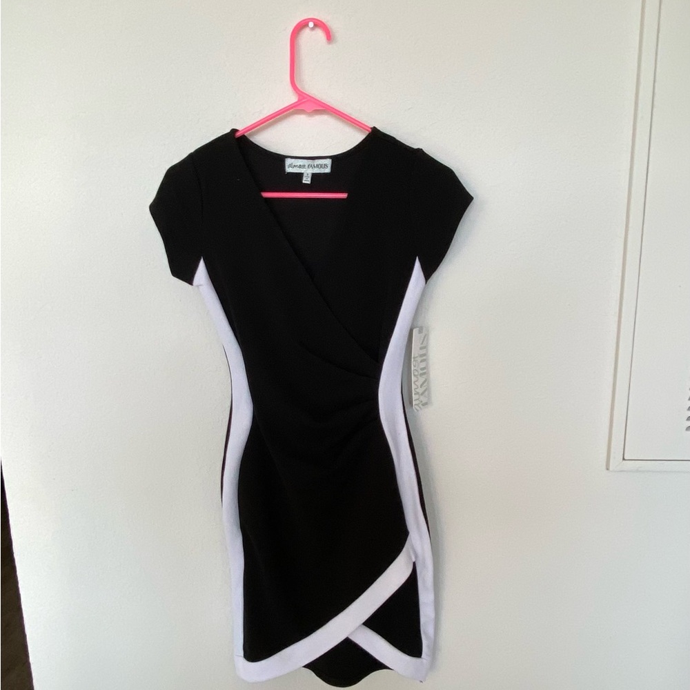 Almost Famous Juniors Black & White Rouched Dress, Size Small.  NWT